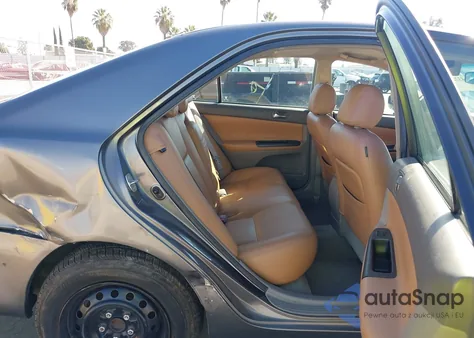 2005 Toyota Camry Le z USA, uszkodzony, nr VIN 4T1BE30K25U519656